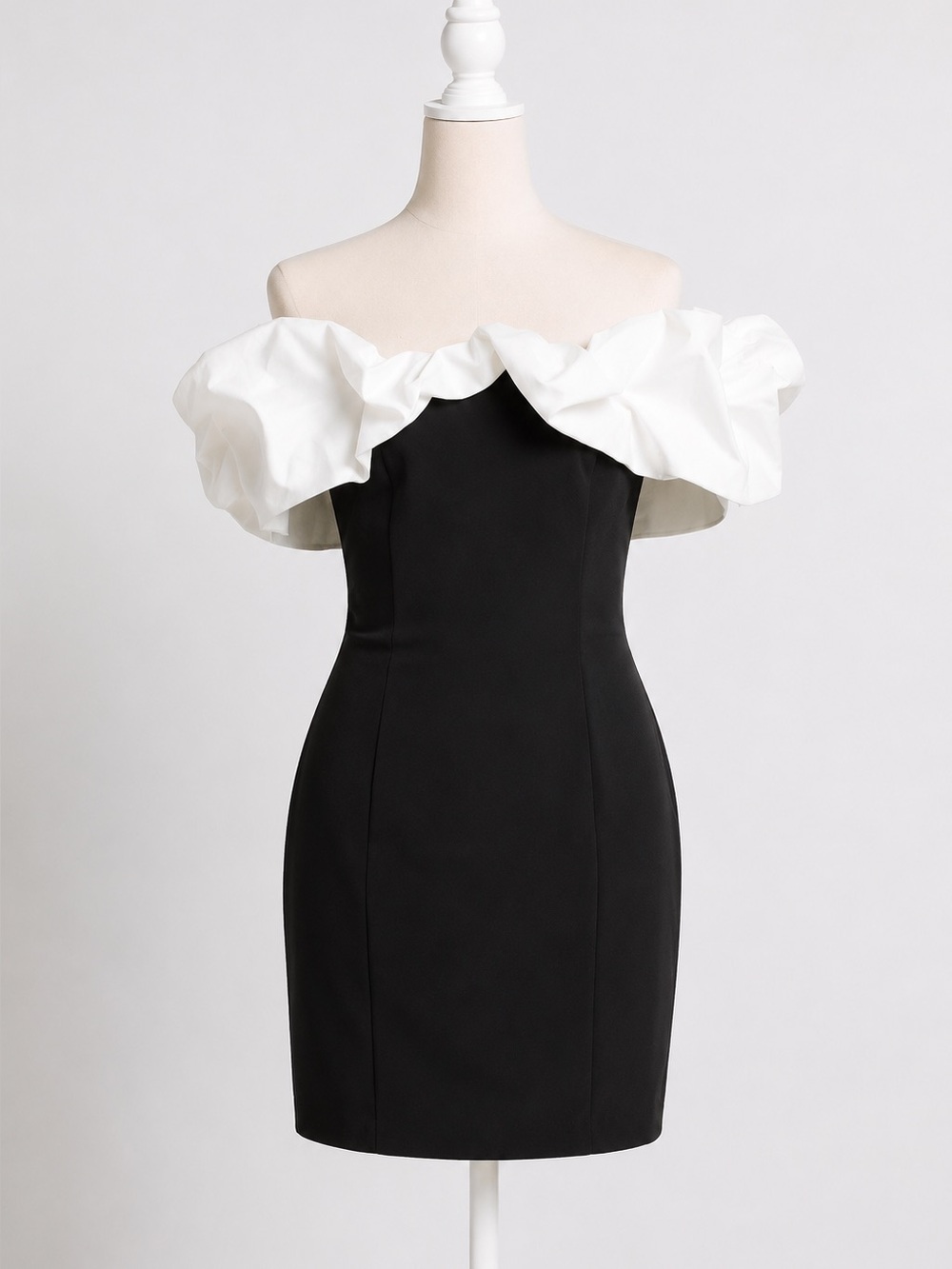 Monique Lhuillier Black White Ruffle Off Shoulder Mini Dress XS NWOT